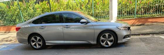 HONDA ACCORD 2.0 VTEC TURBO GASOLINA TOURING 10AT HONDA ACCORD 2.0 VTEC TURBO GASOLINA TOURING 10AT